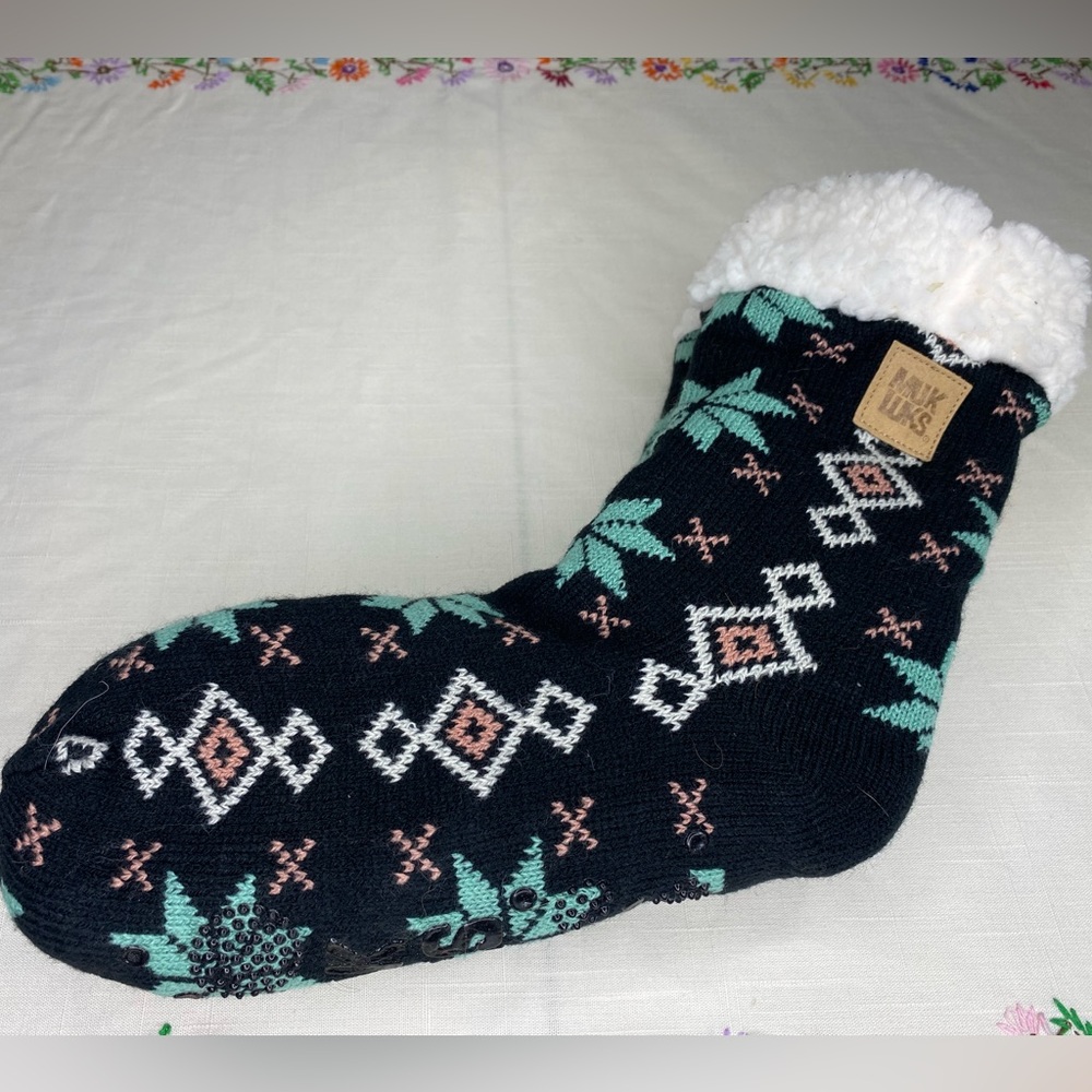 Muk Luks Womens Cabin Socks, Slippers, NWT Black/Green Size L/XL